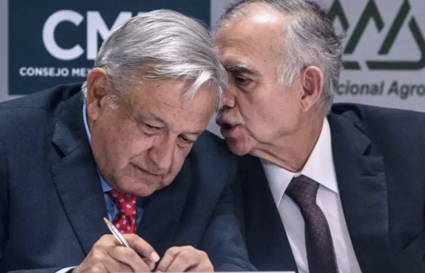 Denuncian por lavado a Alfonso Romo y Vector