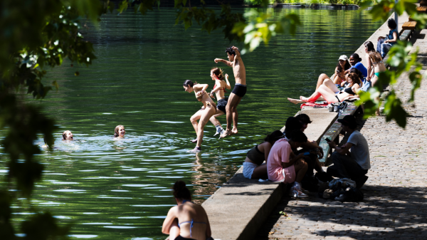 Ola de calor pone en alerta roja a París y obliga a cerrar las escuelas en Europa