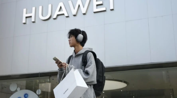 Huawei debe enfrentar cargos por robo de tecnología y crimen organizado, determina jueza de EU