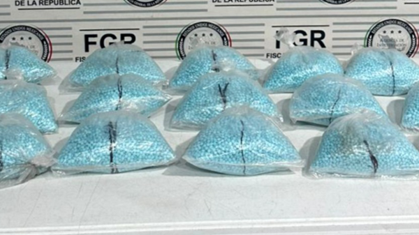 FGR confirma la detención de dos personas con 200,000 pastillas de fentanilo en Sonora
