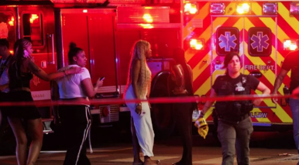 Sujeto dispara desde un vehículo afuera de un restaurante en Chicago; hay cuatro muertos y 14 lesionados