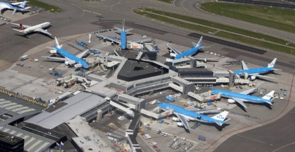 Se cancelan miles de vuelos en Francia tras huelga de controladores aéreos en el arranque de la temporada vacacional