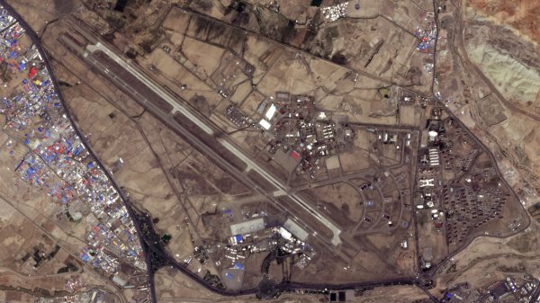 Irán anuncia la reapertura de su espacio aéreo