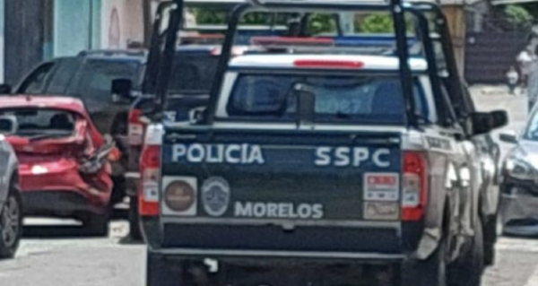 Detienen a expolicía con armas y vehículo robado; familiares denuncian cateo y detención irregular