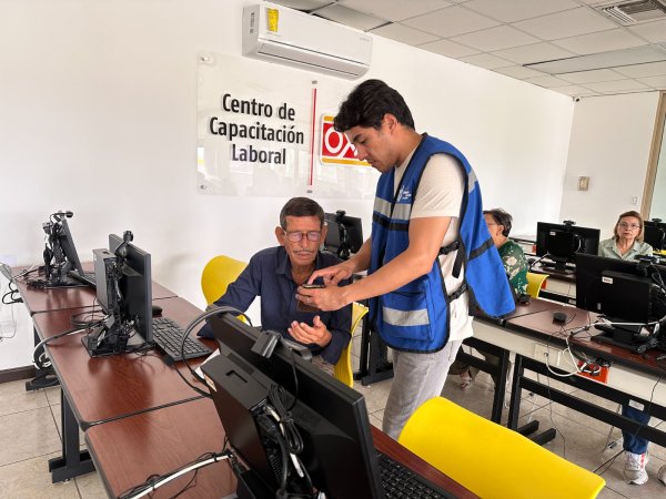 Municipio inicia cursos de computación para adultos mayores en la Mediateca Municipal
