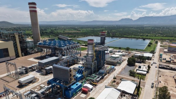 Sheinbaum se compromete a construir 60 centrales de ciclo combinado de CFE