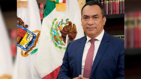 Renuncia fiscal de Michoacán a menos de tres años de concluir su mandato; podría asumir como embajador en Centroamérica