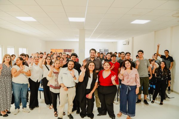 La Subdirección del Desarrollo de la Juventud respalda el talento literario de la joven escritora Susana Mancha en Camargo
