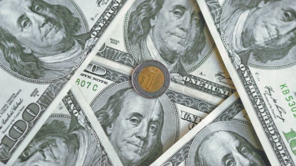 Peso mexicano se deprecia tras aplazamiento de aranceles de Estados Unidos