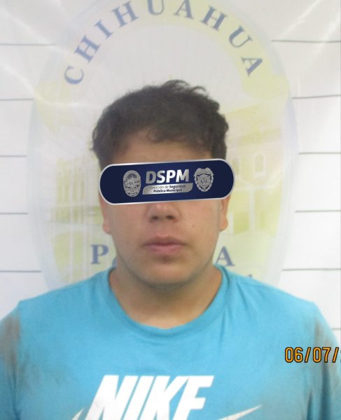 Asegura Policía Municipal a joven armado que amenazó a conductor por supuesto incidente vial