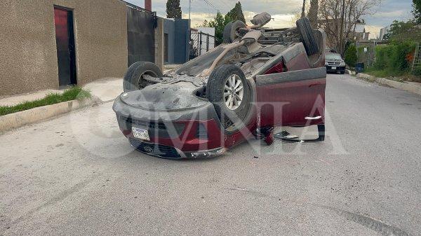 Otra volcadura en la ciudad; dos mujeres resultan con golpes leves