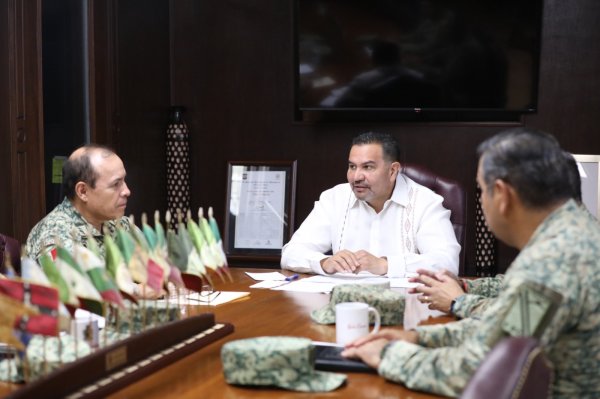 Recibe presidente Pérez Cuéllar visita de cortesía del comandante de la Quinta Zona Militar