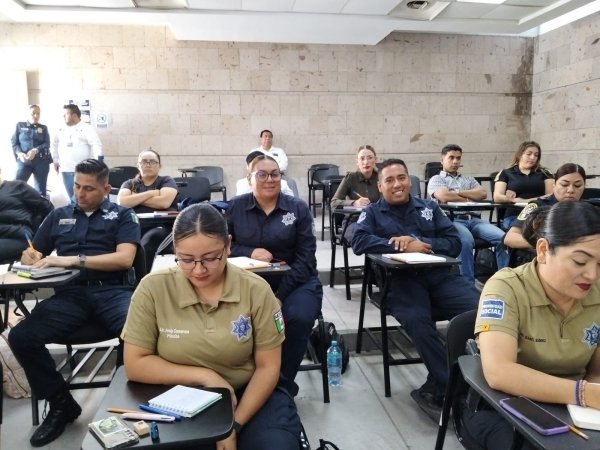Elementos del Programa D.A.R.E. Camargo se capacitan en manejo de áreas como adolescencia, narcóticos y pedagogía