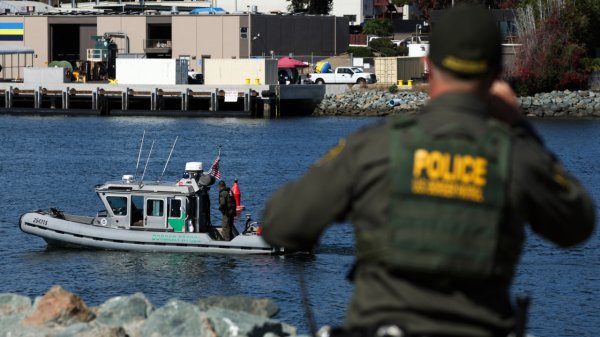 Corte Suprema de EU bloquea ley migratoria de Florida que criminaliza a migrantes