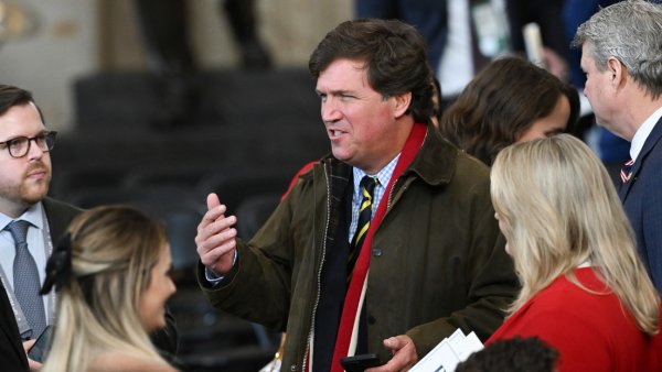 Tucker Carlson: EU oculta la verdad sobre Epstein y silencia a quienes buscan conocerla