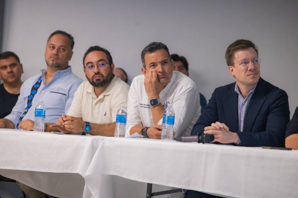 Responden alcalde Bonilla y especialistas de la UACH inquietudes de vecinos de Monte Xenit