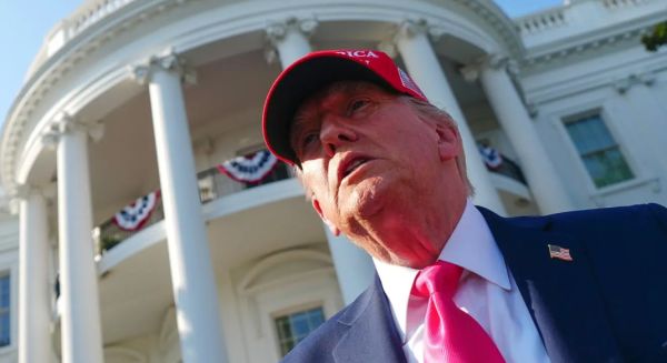 Trump ordena arrestar a quienes arrojen piedras contra vehículos de agentes migratorios