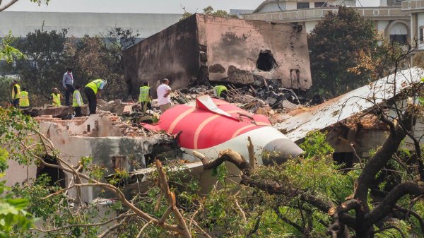 Air India: claves sobre las causas que provocaron accidente que dejó 260 muertos