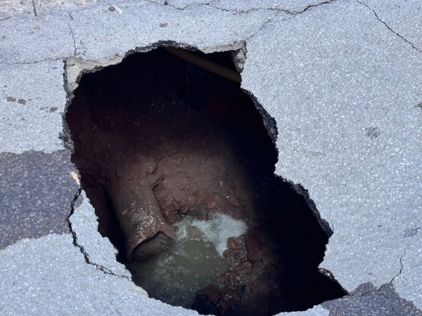 Exhorta Subsecretaría de Movilidad de la SSPE a mantener precaución por socavón en avenida De las Industrias
