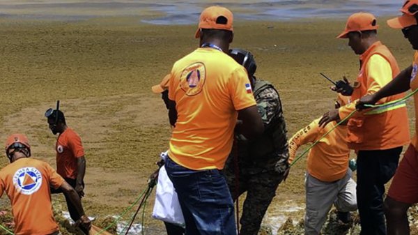Sargazo y polvo del Sahara dificultan búsqueda de desaparecidos en naufragio en Dominicana