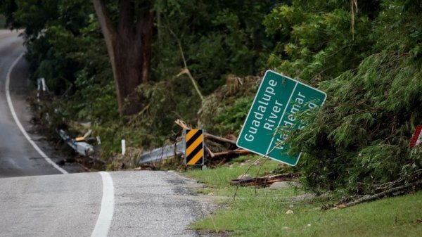 Suspenden la búsqueda de los desaparecidos por las inundaciones en Texas ante alerta de más lluvia