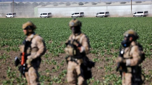 Gobierno de Trump defiende las redadas migratorias pese a la muerte de trabajador en California