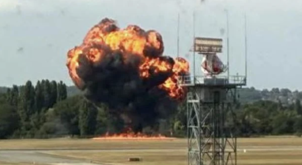 Se estrella avioneta en aeropuerto al este de Londres (Video)