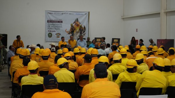 Reconocen a brigadistas forestales en el Día del Combatiente 2025