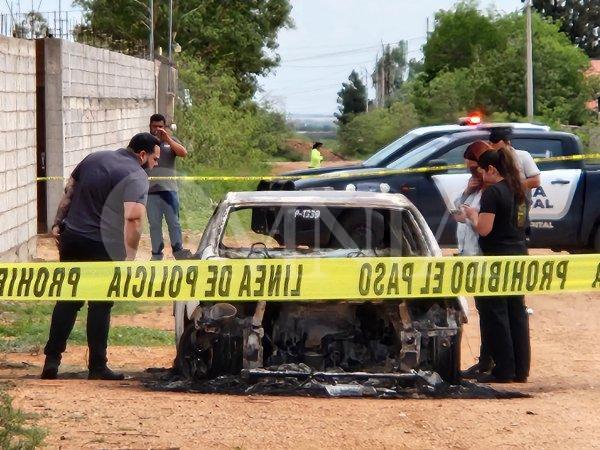 Hallan vehículo calcinado con un cuerpo en su interior en Valles de Chihuahua