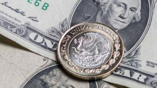 Peso mexicano retrocede tras dato de inflación de EU y registra tercera caída consecutiva