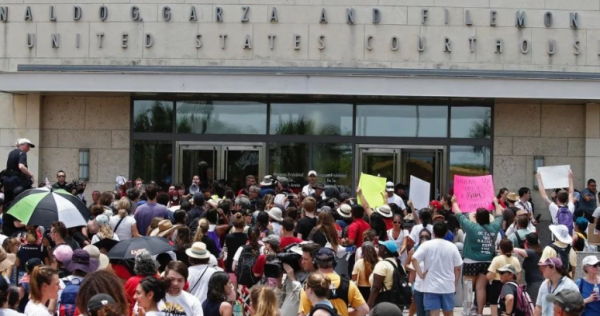 Gobierno de Trump despide a 17 jueces migratorios; hay un atraso de 3.5 millones de expedientes