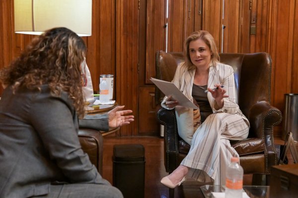 Se reúne Maru con activistas de derechos de las mujeres en Palacio
