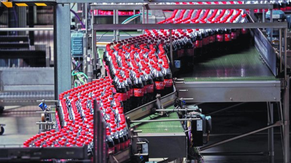 Coca-Cola acepta usar azúcar de caña para su bebidas en Estados Unidos, afirma Donald Trump