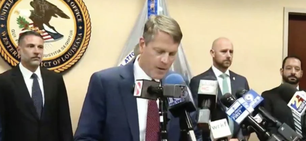 Acusan a tres jefes policiales de Louisiana por recibir sobornos para otorgar visas a migrantes