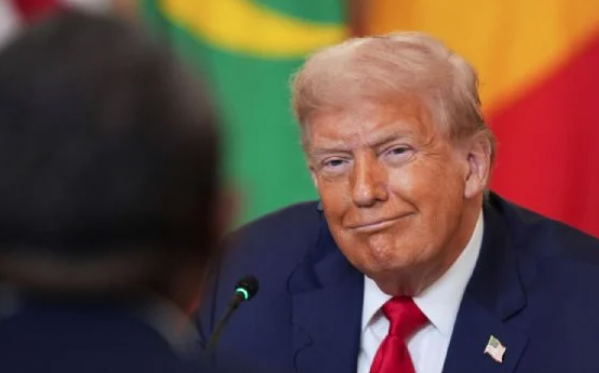 Trump planea aplicar aranceles del 10 o del 15% a más de 150 países