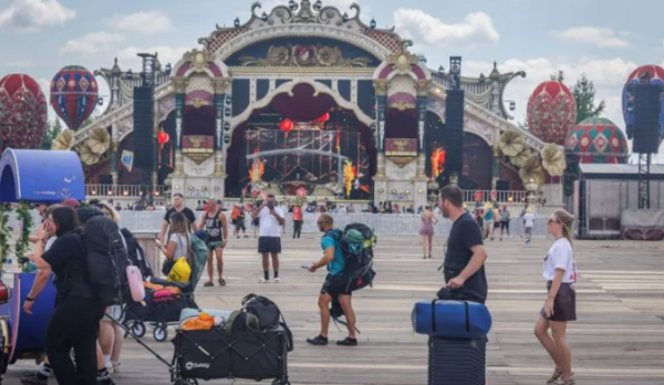 Tomorrowland abrió su camping tras incendio del escenario principal