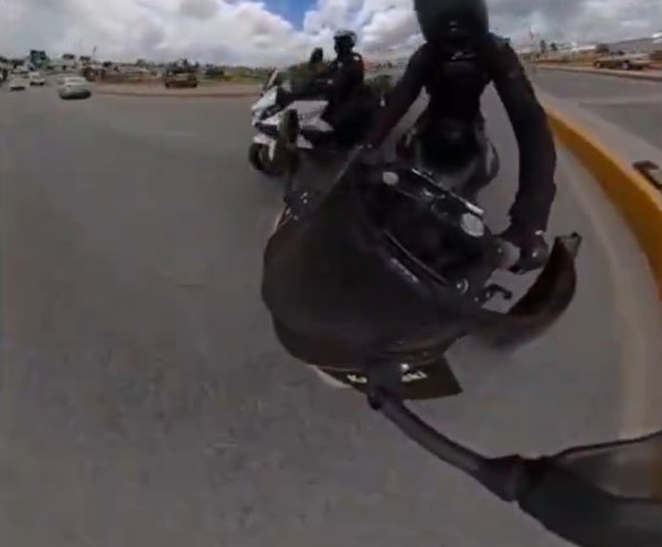 Infraccionó Subsecretaría de Movilidad a motociclista que circuló a exceso de velocidad en el Periférico de la Juventud