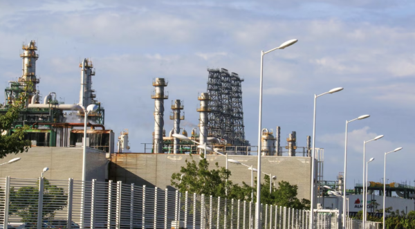 Refinería Dos Bocas, entre las más costosas del mundo por sobreprecio: ¿Cuánto costó su construcción?
