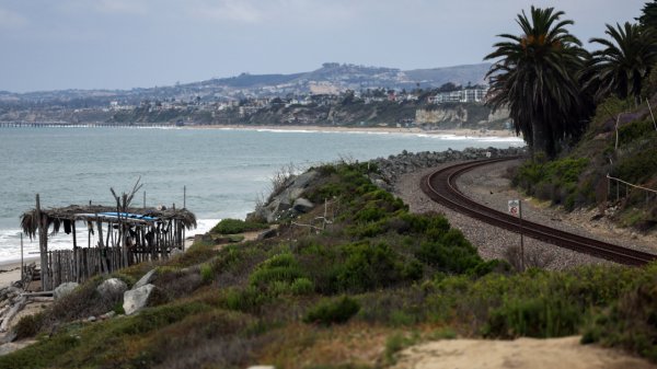 California demanda a la administración Trump por cancelar fondos al tren de alta velocidad
