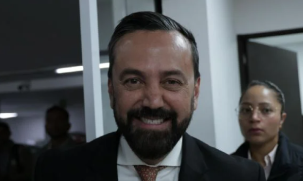 Está escribiendo un libro: Arturo Ávila ante ausencia de Monreal por caso de Bermúdez Requena
