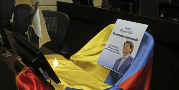 Sujeto se entrega a las autoridades colombianas por atentado al senador Miguel Uribe; rechaza cargos por tentativa de homicidio