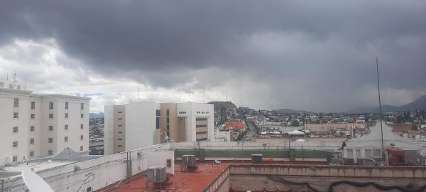 Se mantiene pronóstico de lluvia con caída de granizo y vientos de hasta 70km/h en Chihuahua