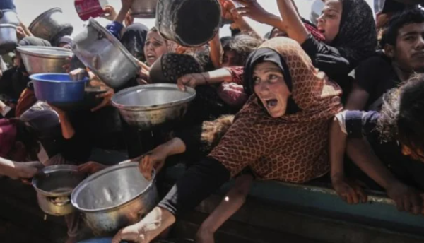 Autoridades de Gaza cifran en más de cien los muertos por hambre, incluidos 80 niños, en plena ofensiva