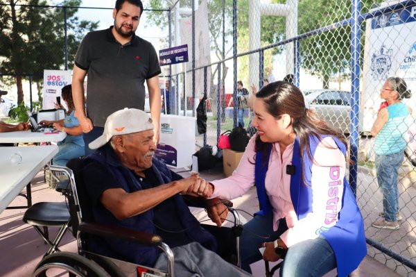 Acerca Joss Vega servicios de salud a más de 150 personas en la colonia Vallarta