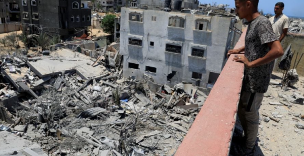 Bombardeo israelí mata a periodista embarazada y a nueve integrantes de su familia; van 231 comunicadores asesinados desde 2023