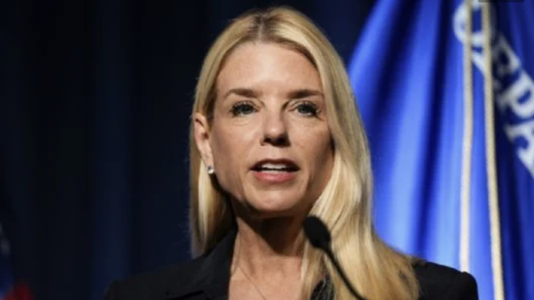 Exigen comparecencia de Pam Bondi tras nueva revelación sobre Trump y Epstein