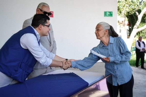 Entrega Estado apoyos a personas cuidadoras de hijas e hijos de mujeres privadas de la libertad