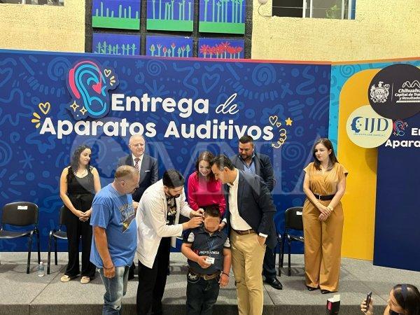 Entrega Municipio 55 aparatos auditivos en colaboración con Grupo Oxxo