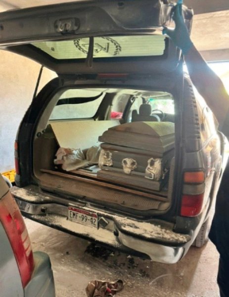 Localizan 2 cuerpos de niños al interior de una carroza en Juárez; podrían estar relacionados a la funeraria Del Carmen