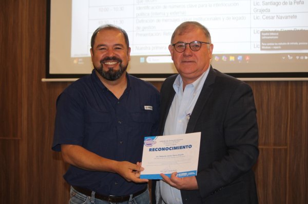 Participa Roberto Fierro en ejercicio de diálogo con personal de Desarrollo Rural